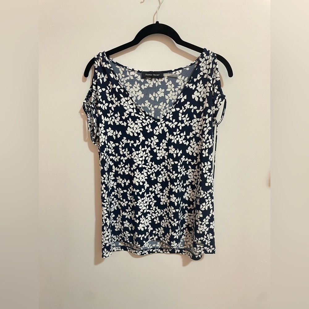 size small floral cut shoulder blouse